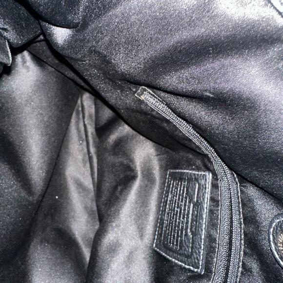 Coach handbag. Black pebbled leather in excellent condition. - Picture 4 of 9